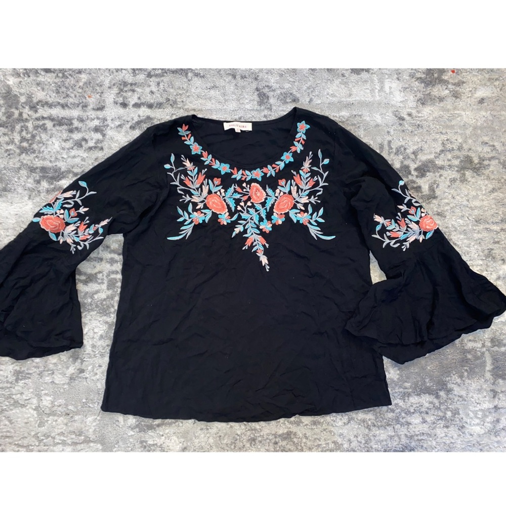 🌸 Solitaire Black With Floral Print Blouse